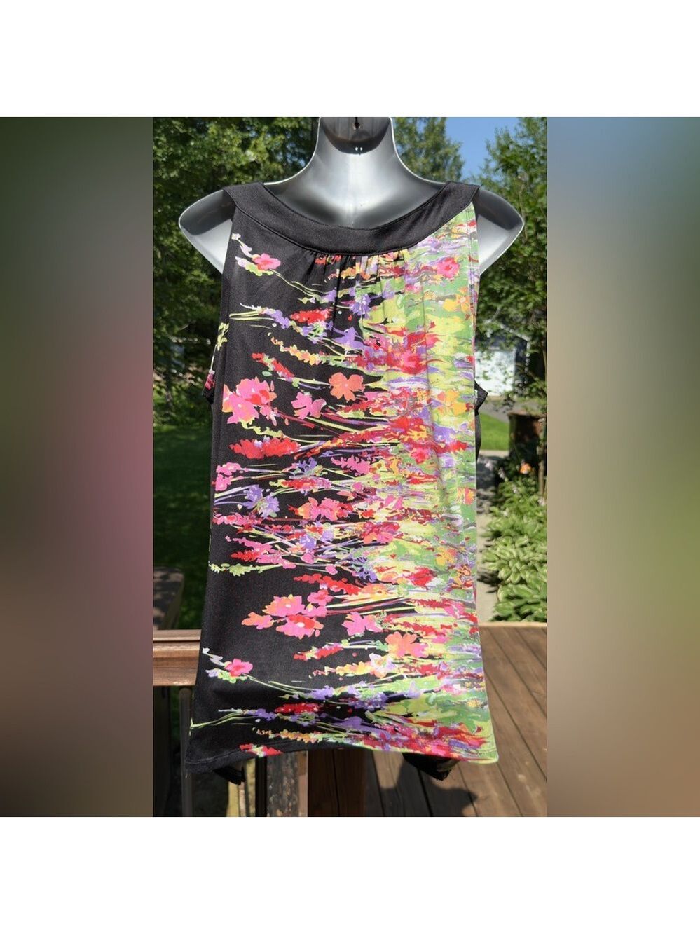 •Women's Multicolor Sleeveless Blouse - Picture 7 of 11